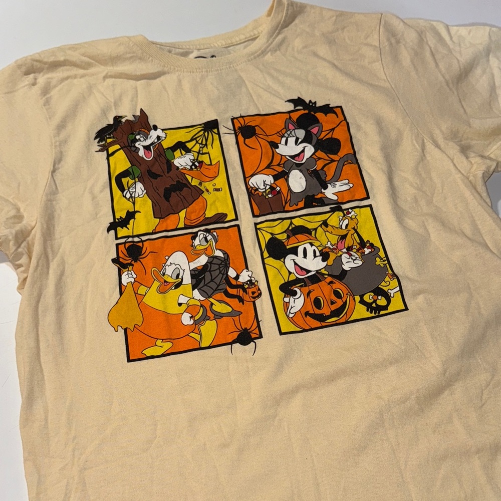 🎃 Disney Character Halloween Yellow Tee!‎